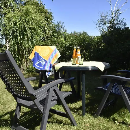 Dom wakacyjny Spacious Holiday With Terrace In Strand Dierhagen